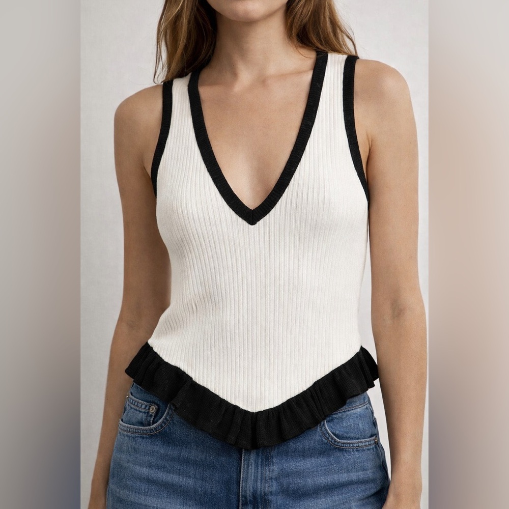 Zara Black and White V-Neck Knit Top NWT. Size M